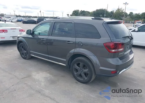 2019 Dodge Journey Crossroad z USA, uszkodzony, nr VIN 3C4PDCGGXKT716949